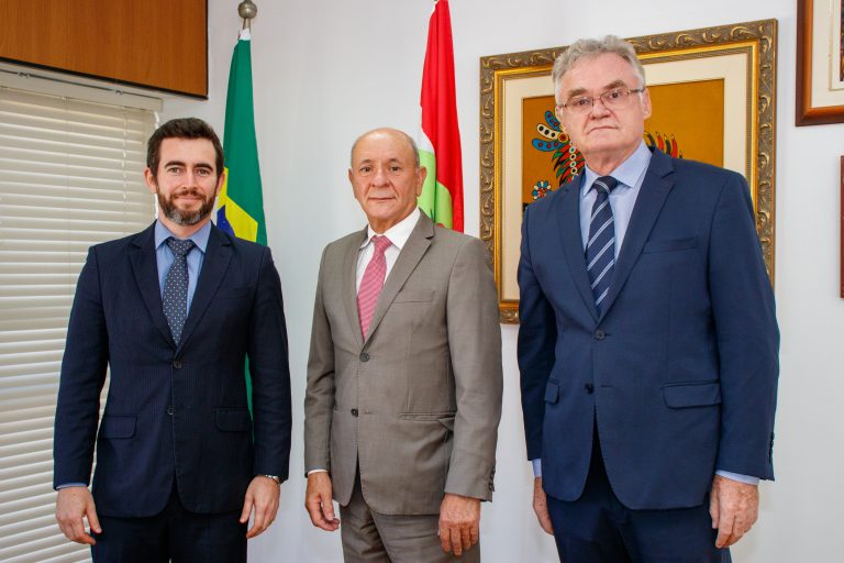 Posse do procurador Luiz Dagoberto Brião (C) como chefe da Procuradoria-Geral do Estado (outubro de 2020)